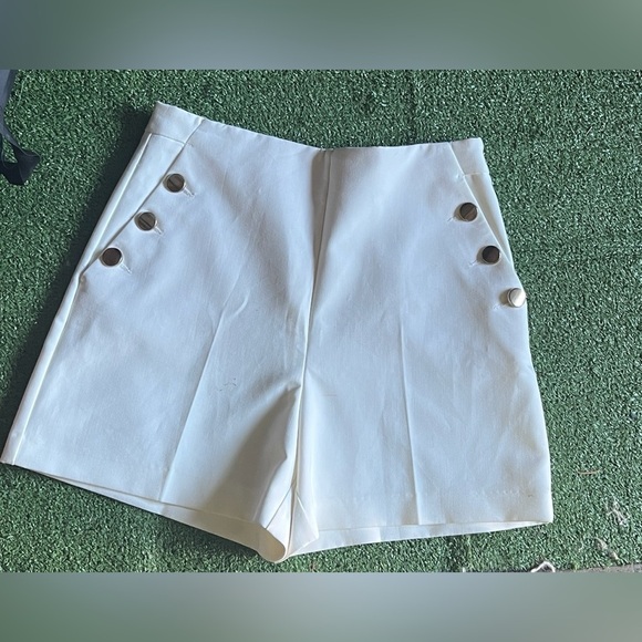 Zara White High Waist Women Shorts - Picture 1 of 4